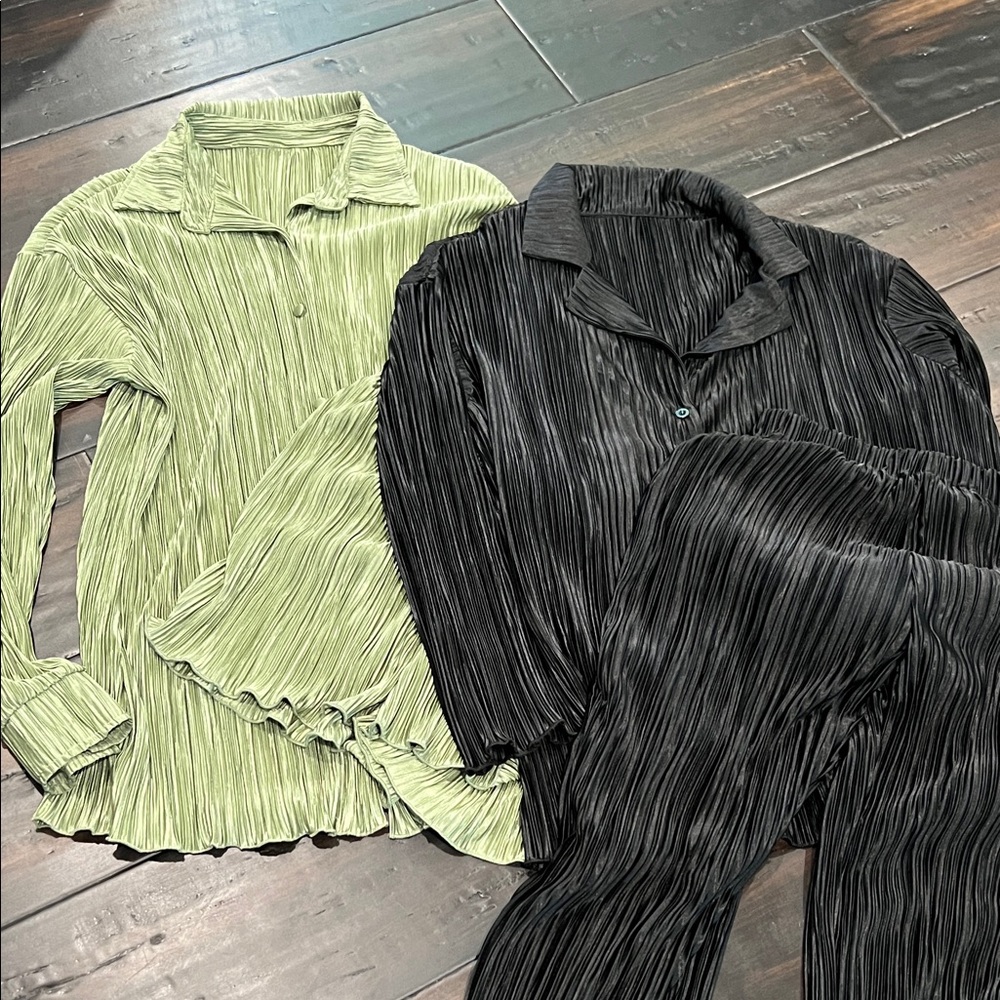 Stylish Pleated Women's Set in Black and Green